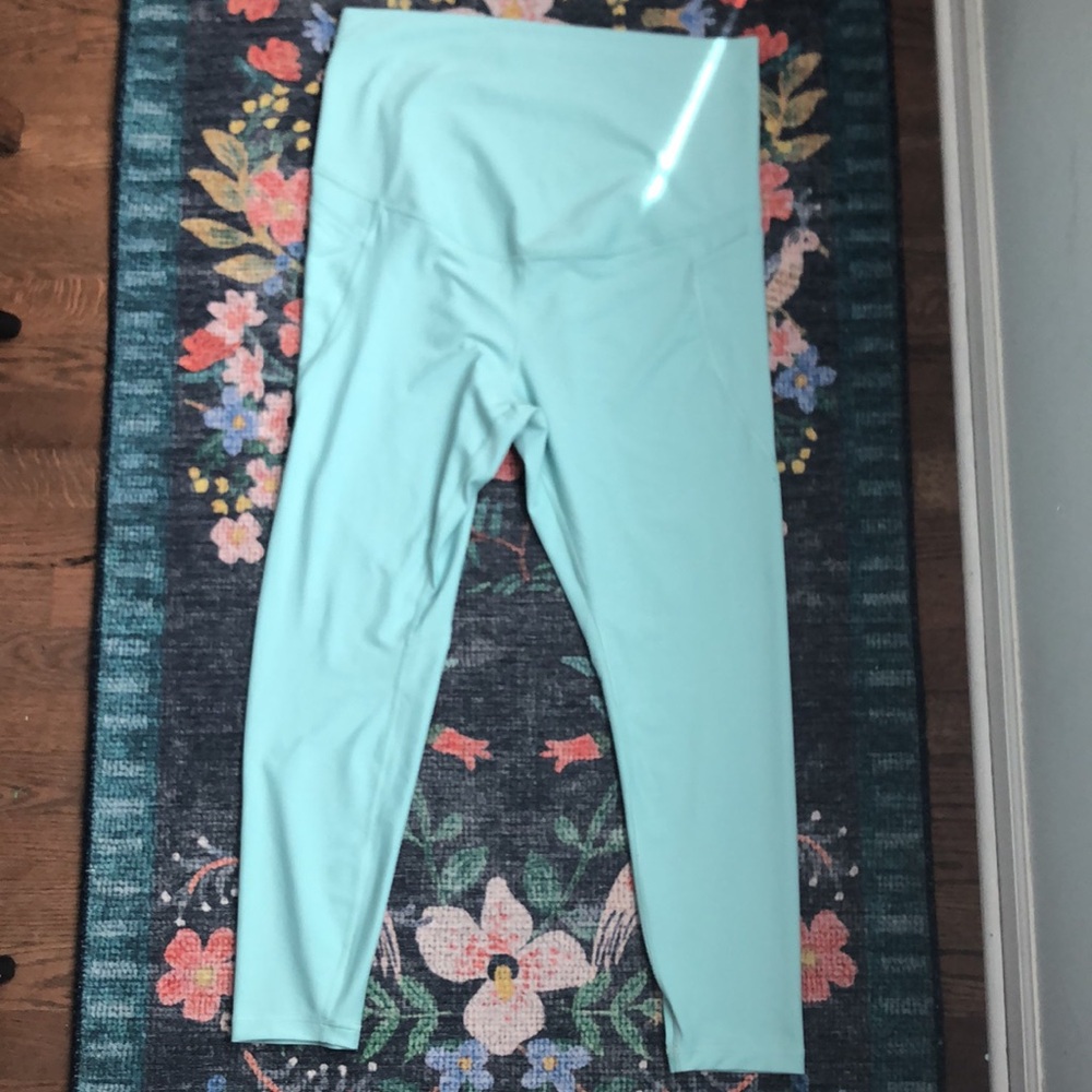 Old Navy Powersoft Maternity Go-Dry 7/8 Leggings, Size XL